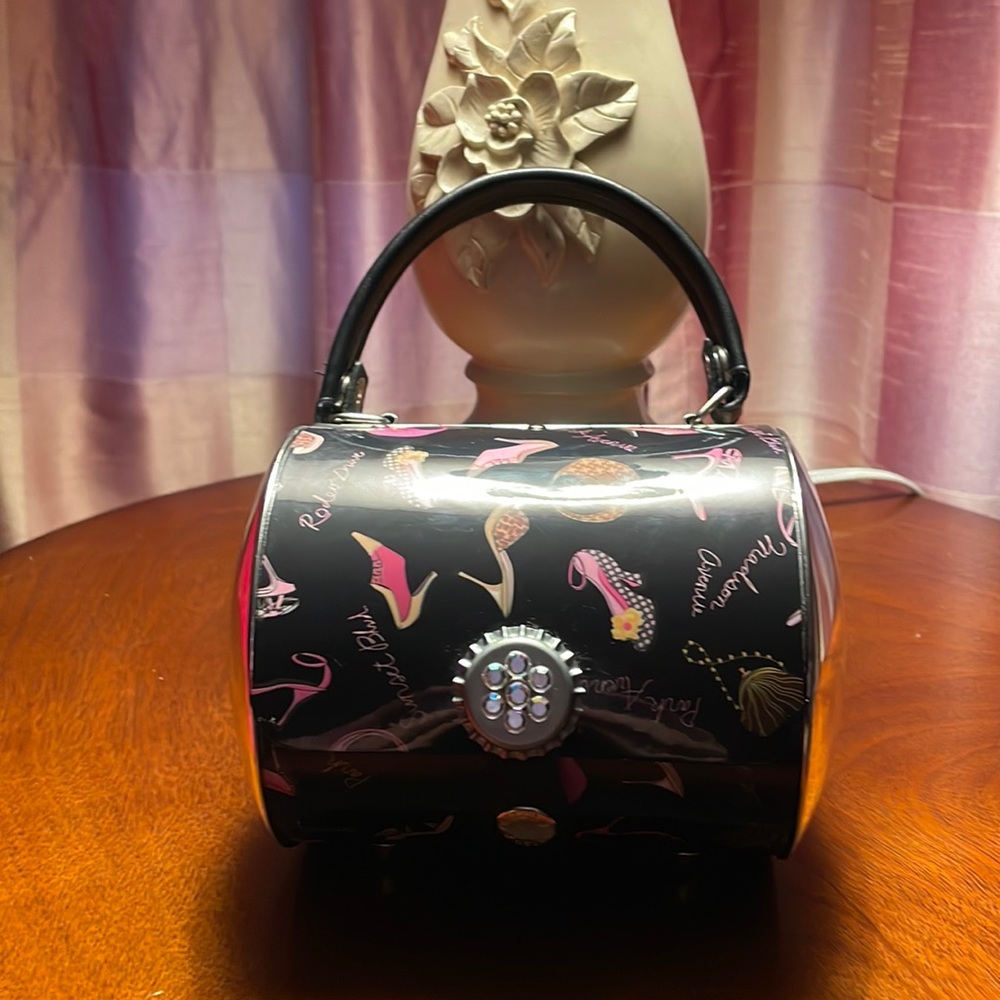 Fun purse bought at a gift shop. No brand comes with shoulder strap. Never used